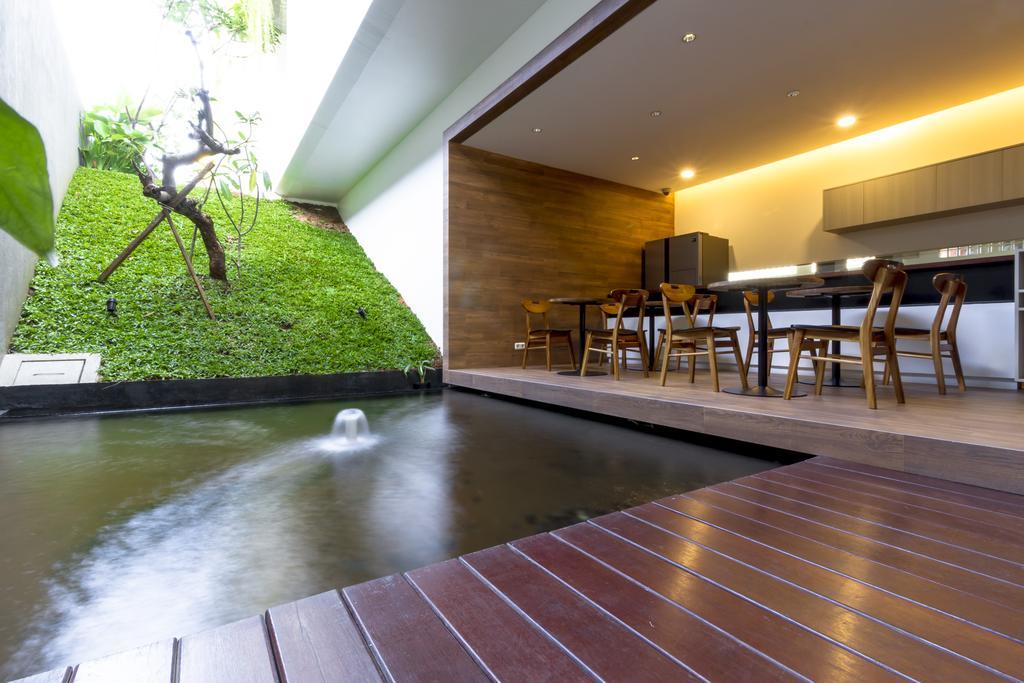 Reddoorz Plus Near Perbanas Jakarta Exteriér fotografie